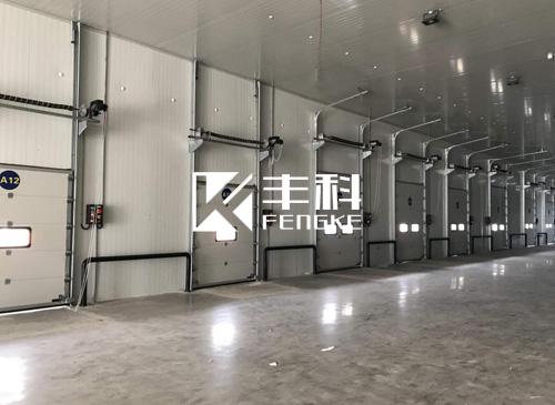 滑升门 